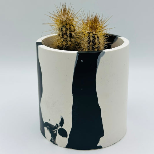 Pot - Graffiti - Black & White