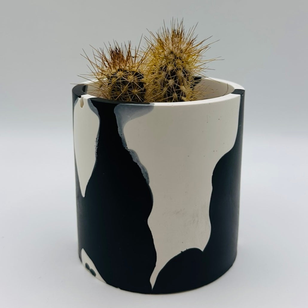 Pot - Graffiti - Black & White