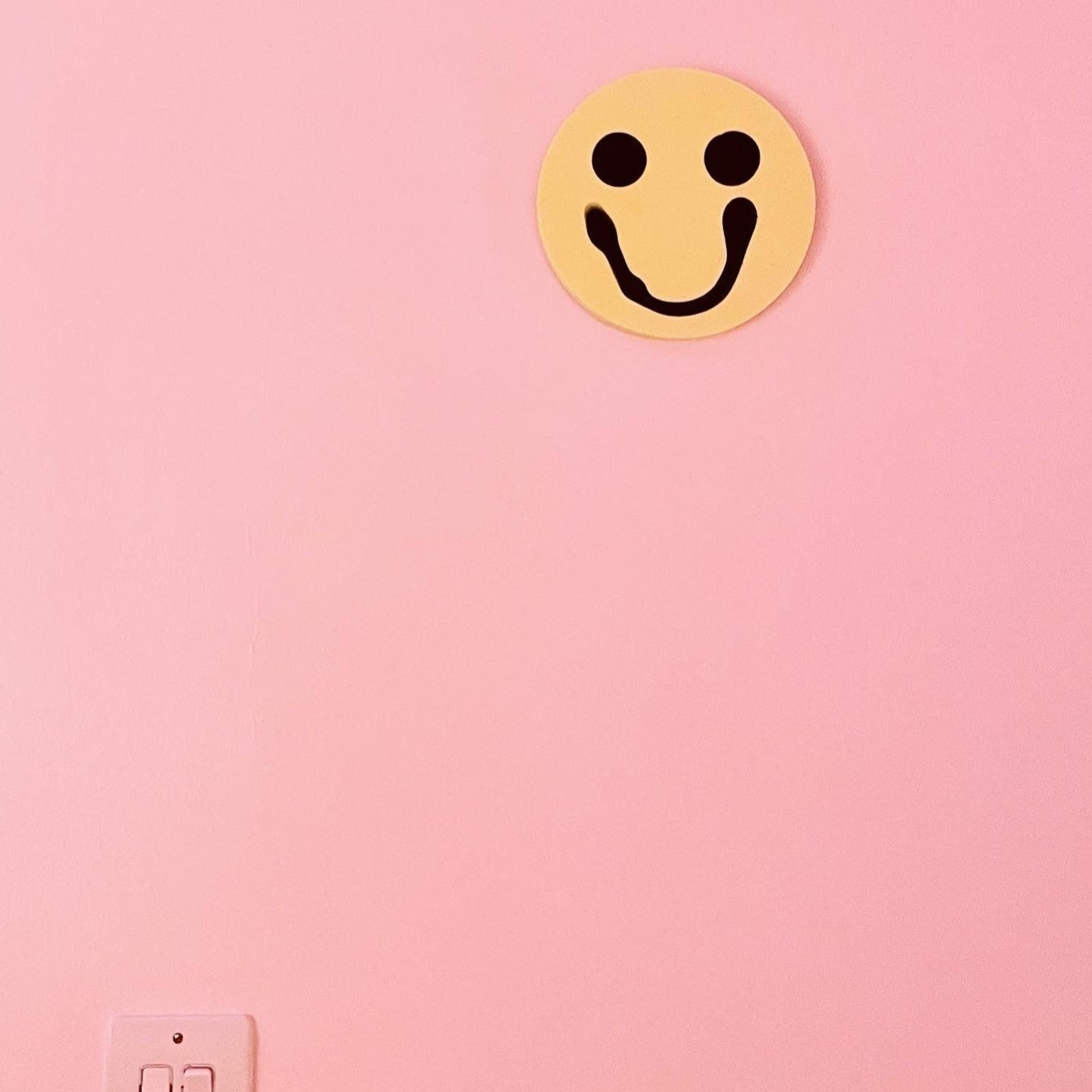 Smiley Wall Hanging - Neon - Green