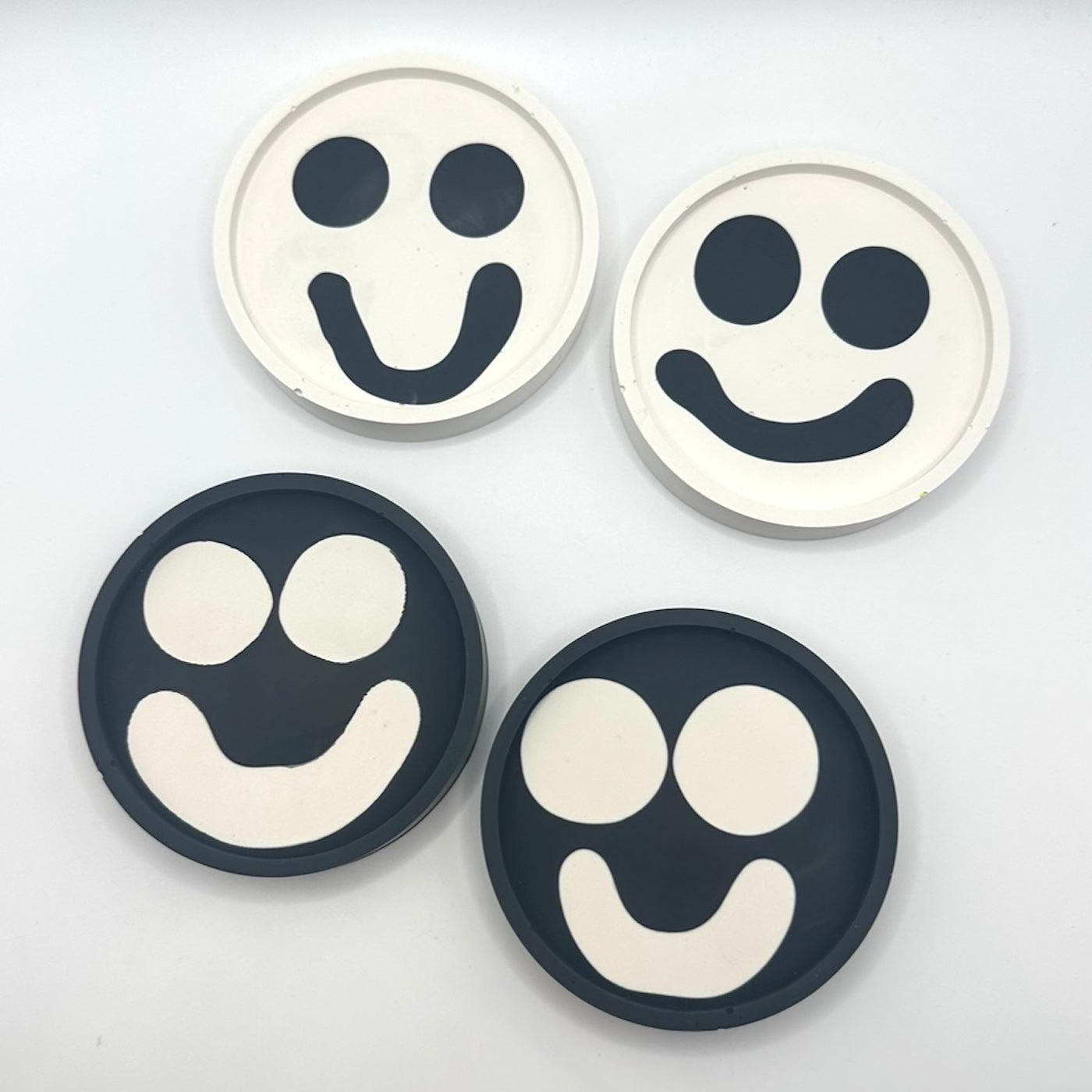 Coaster Set - Smiley - White & Black