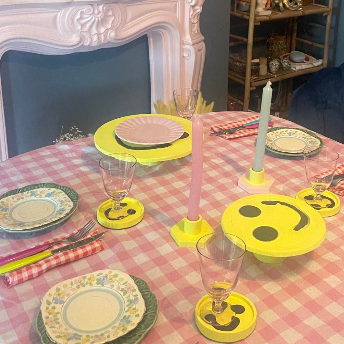 Smiley Cake Stand - Medium