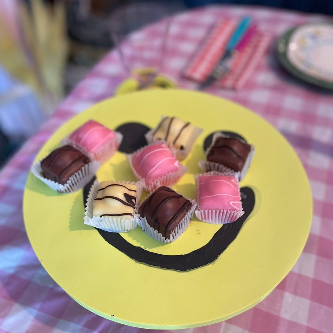 Smiley Cake Stand - Large