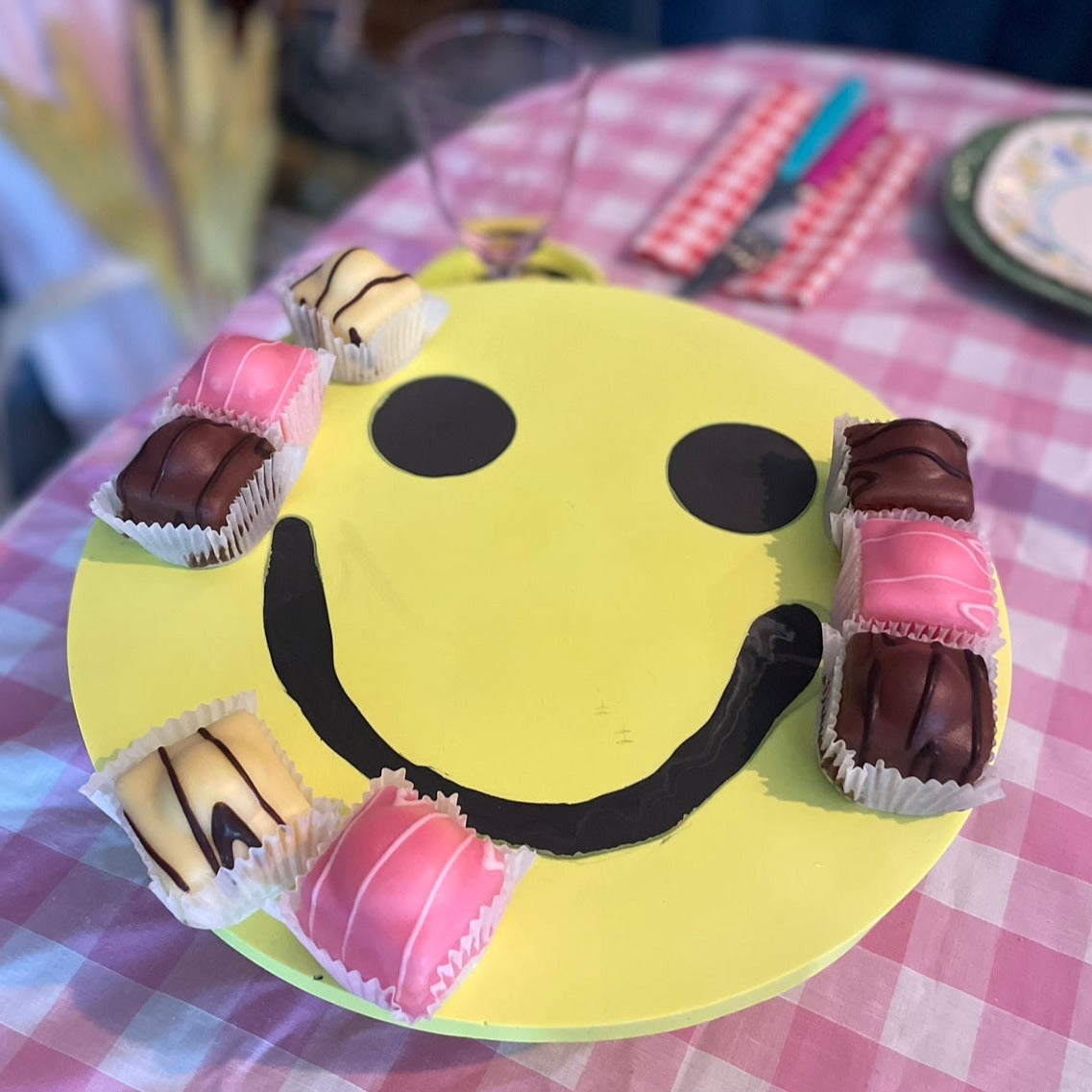 Smiley Cake Stand - Large