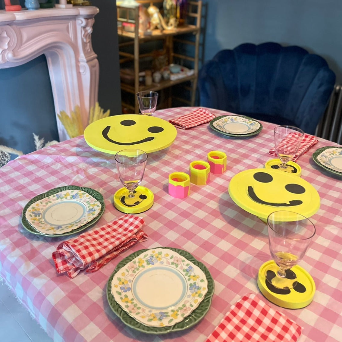 Smiley Cake Stand - Large