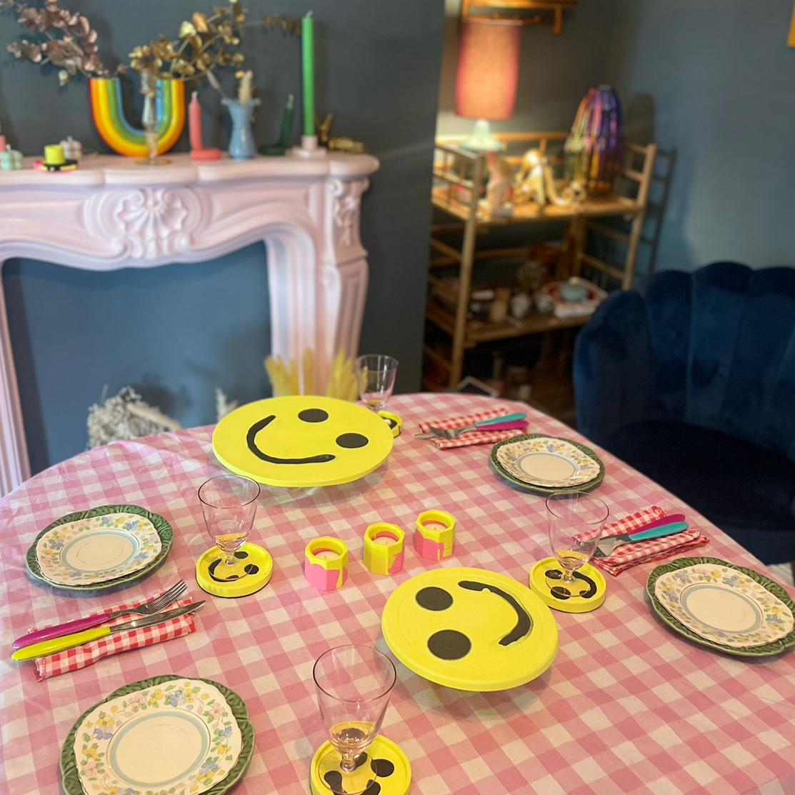 Smiley Cake Stand - Medium