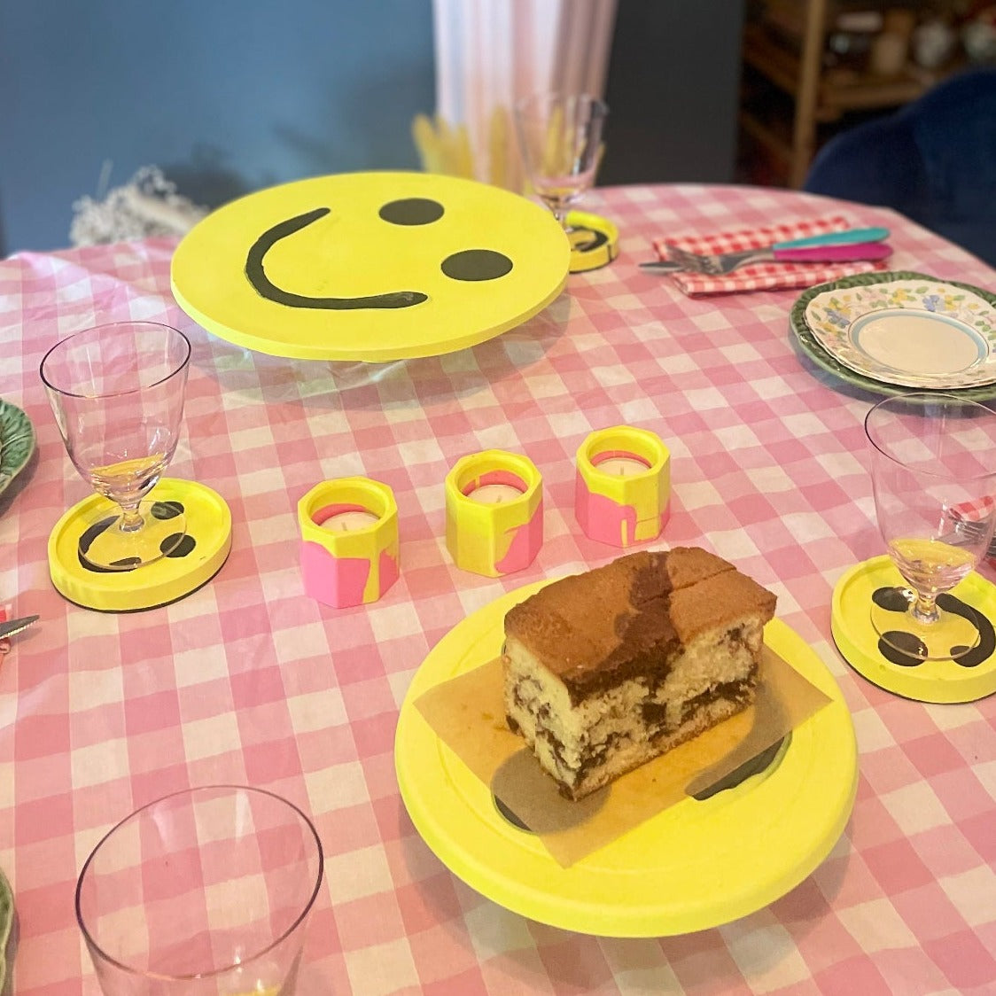 Smiley Cake Stand - Large