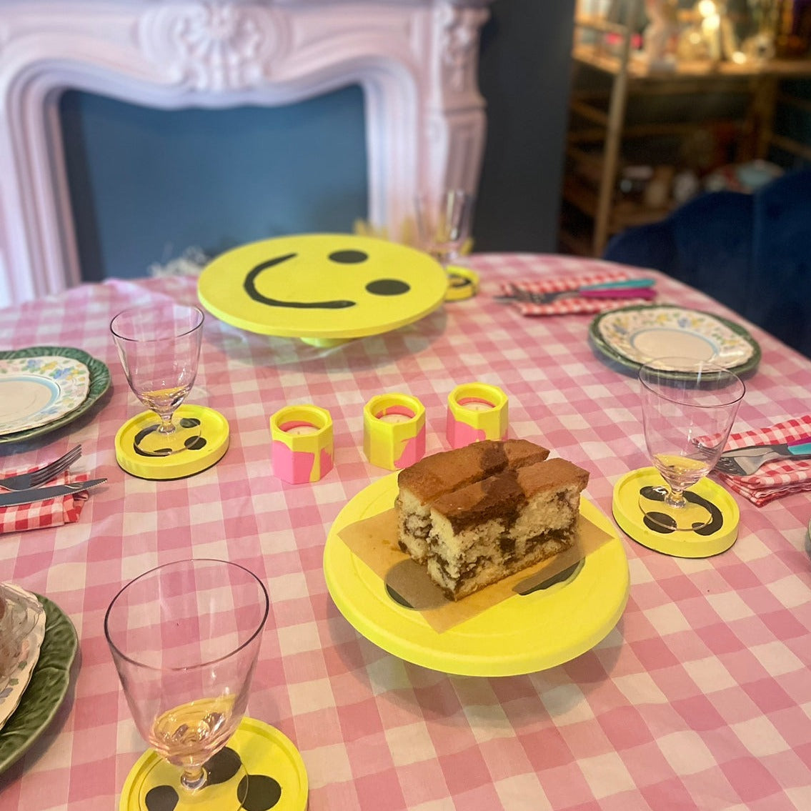 Smiley Cake Stand - Medium