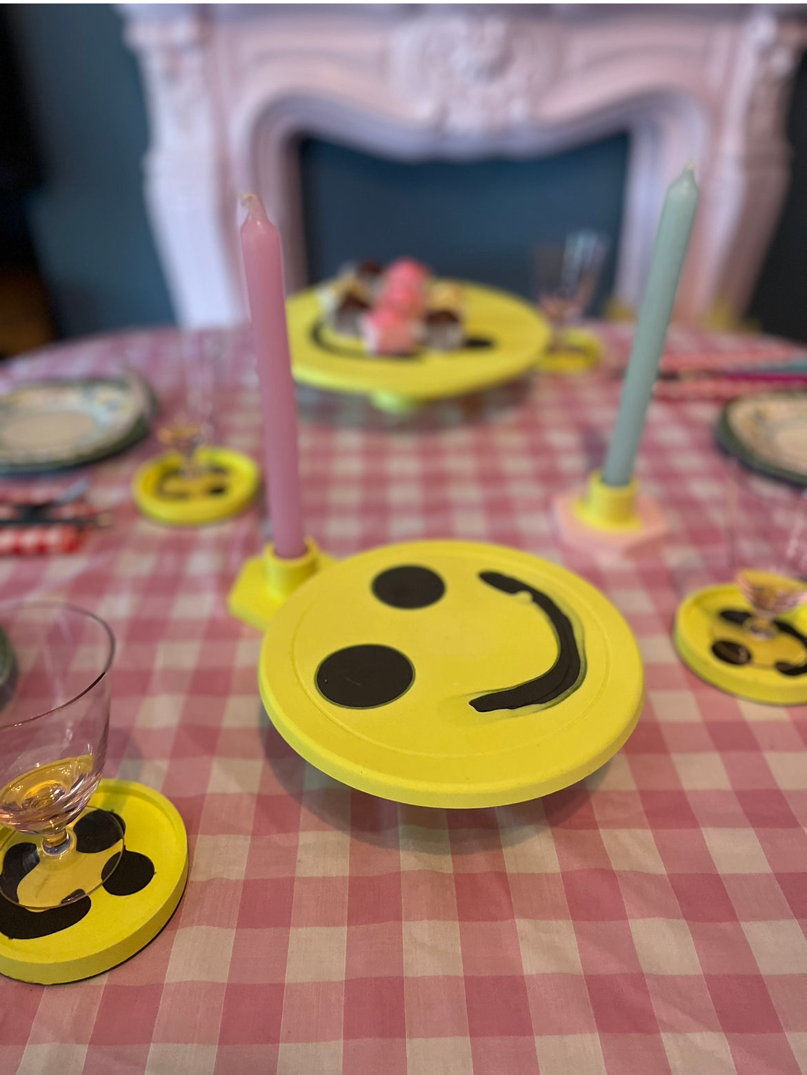 Smiley Cake Stand - Medium