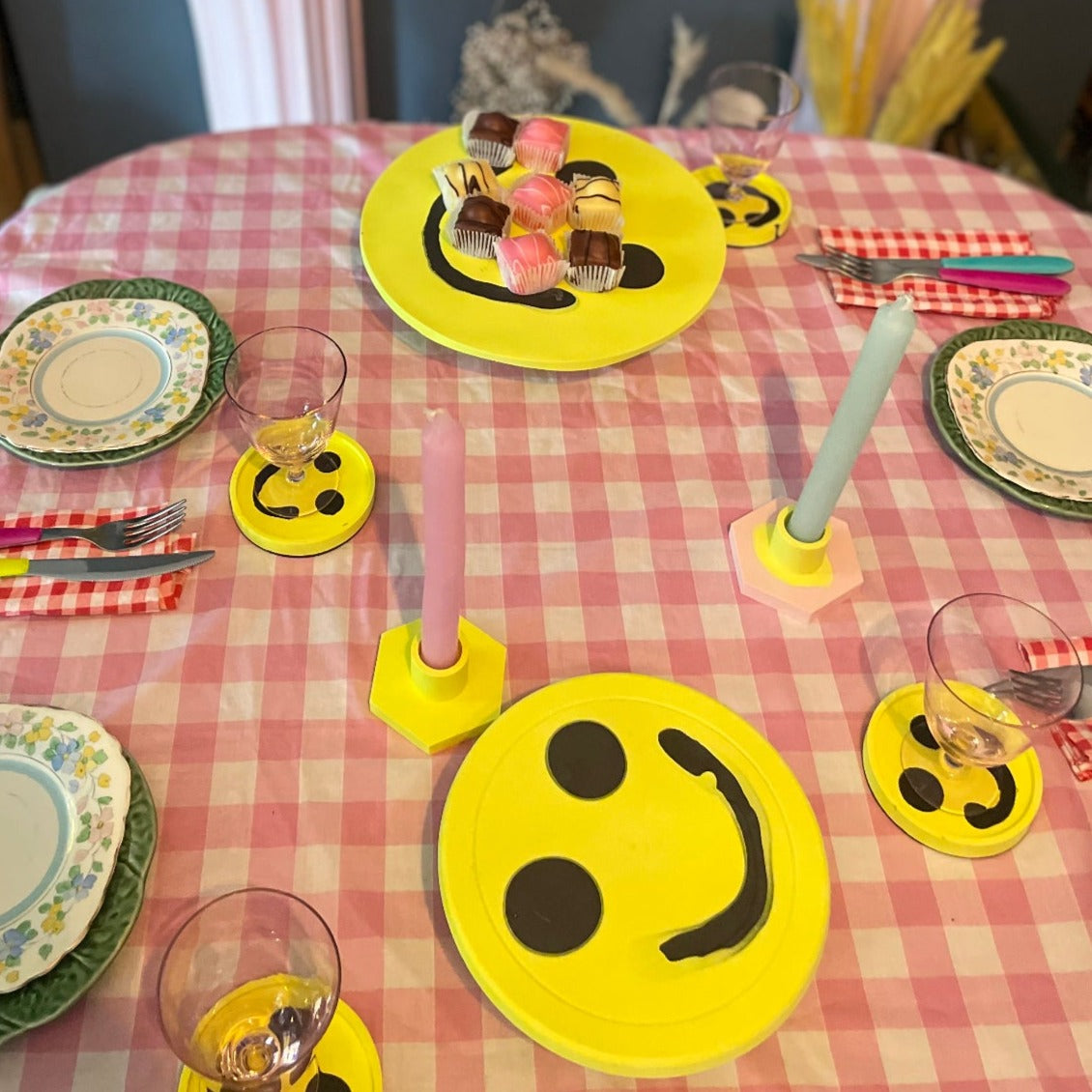 Smiley Cake Stand - Medium