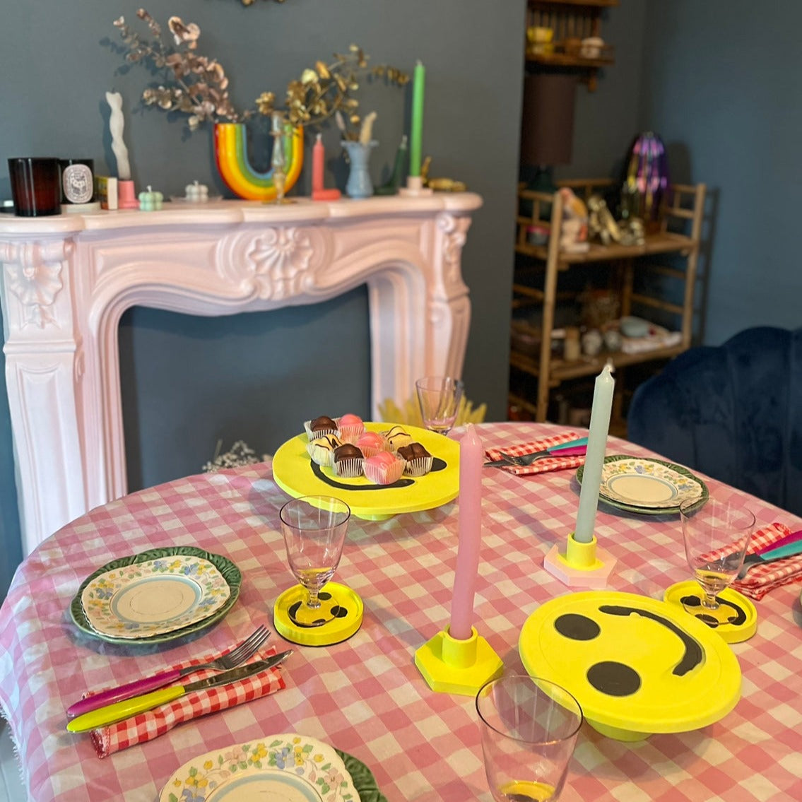 Smiley Cake Stand - Medium